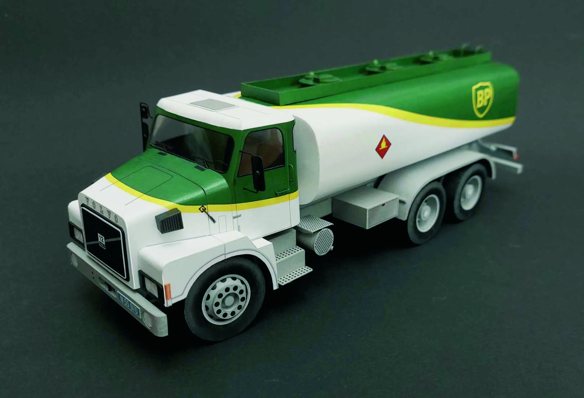 VOLVO N12 s cisternou BP